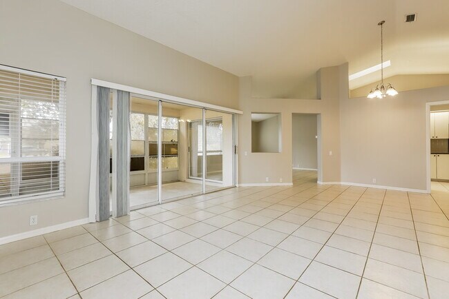 Photo - 6615 Oakbrooke Cir