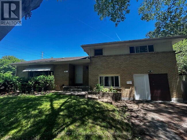 Photo - 699 Huron St