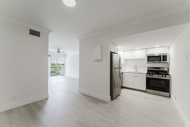 Photo - Deerfield East