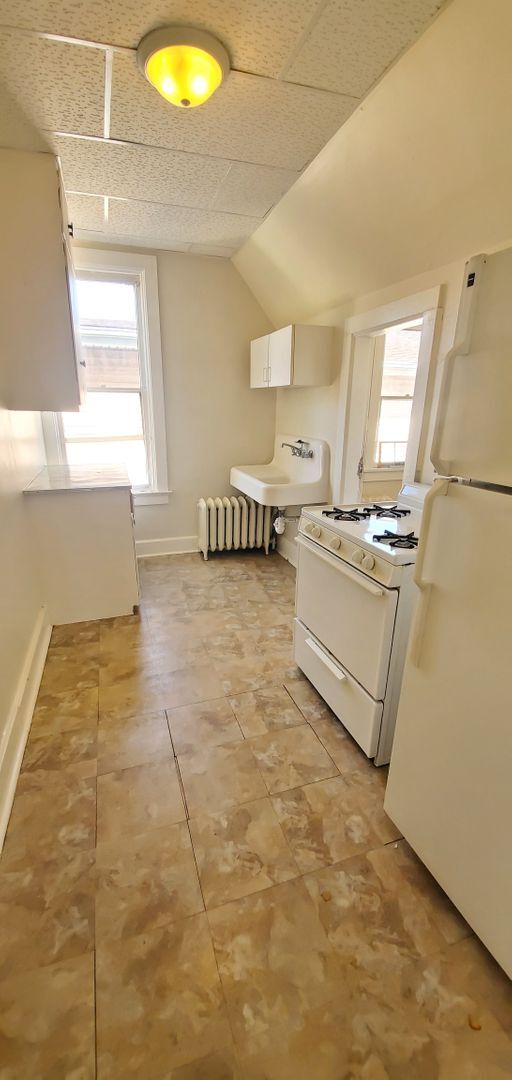 Photo - Lower 1 Bedroom Apartment