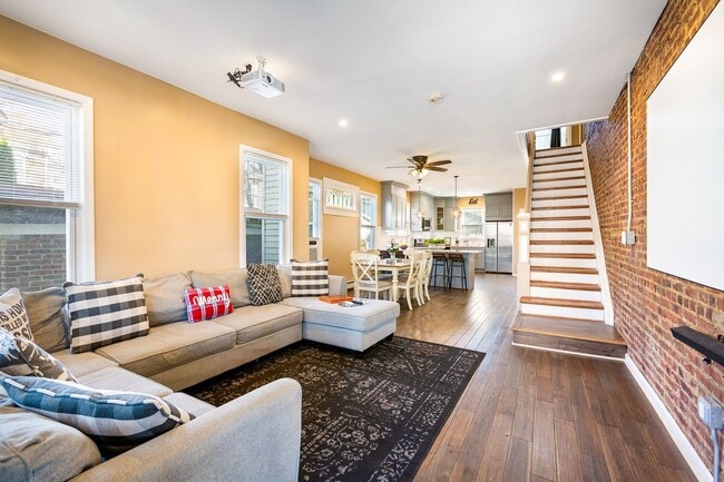 Photo - 1054 Hunterdon St