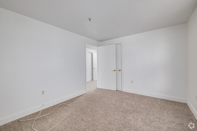 2BR, 1BA - 743SF - Primary Bedroom