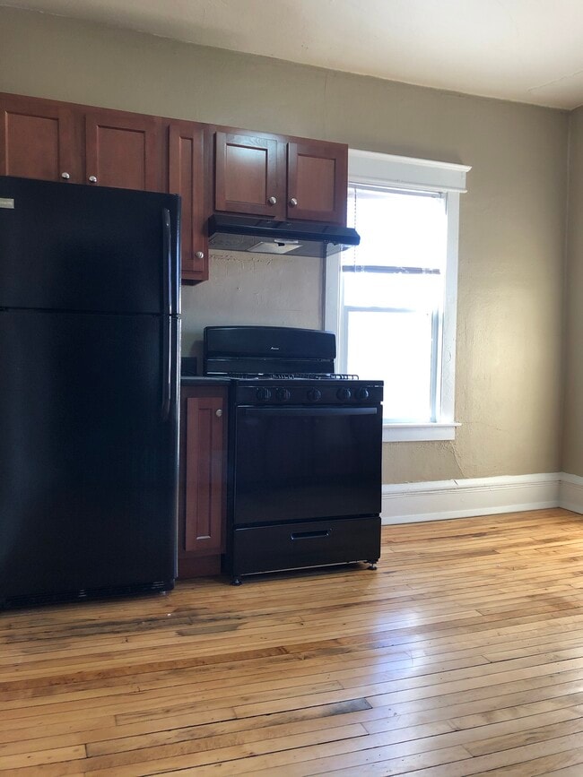 Building Photo - 1749 Wordsworth Ave Unit 3