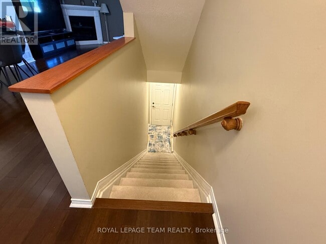 Photo - 390 Crownridge Dr
