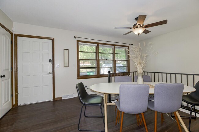 Photo - 300 SE Chicago St