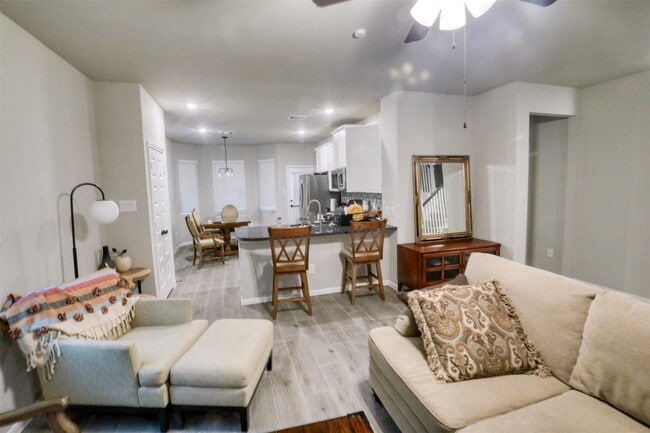 Photo - 30533 Pleasant Oaks Dr