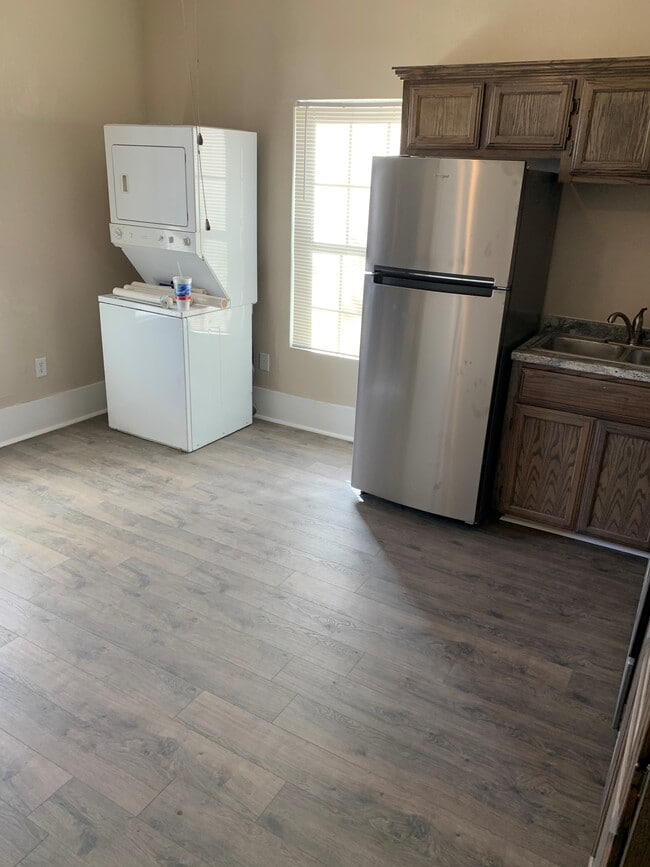 Photo - 230 W Lee Ave Unit 1