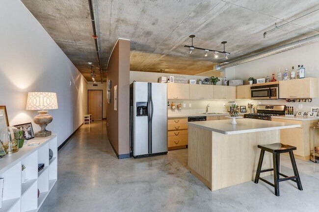 Photo - 730 N 4th St