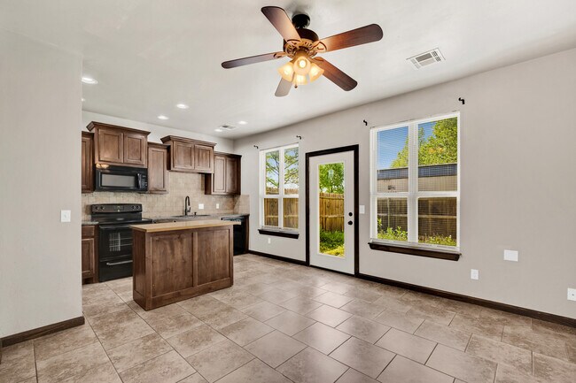 Photo - 14 NE 7th St