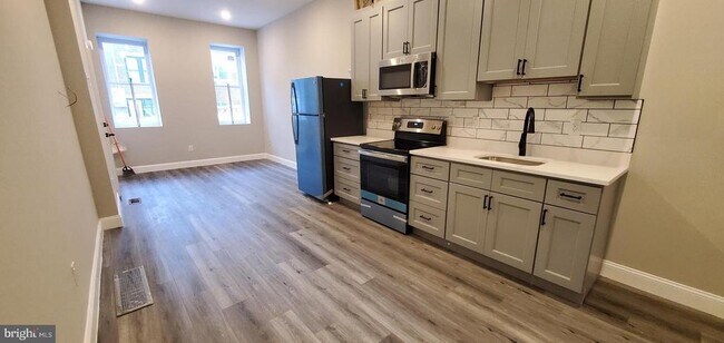 Photo - 2221 N Franklin St