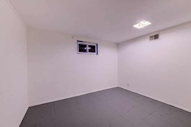 Photo - 212 Lakeside Dr