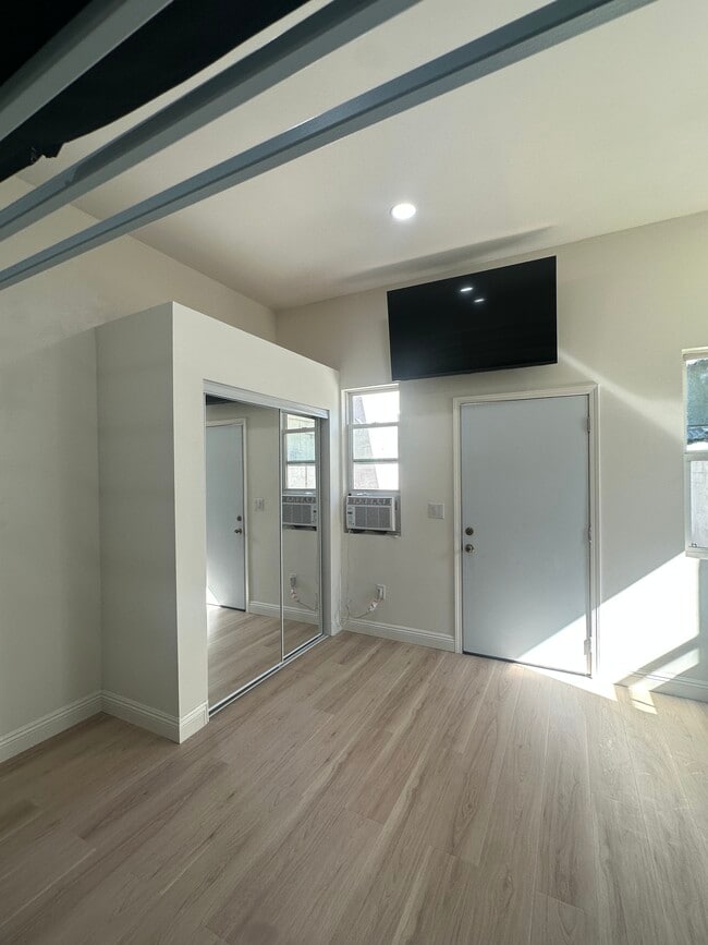 Photo - 1223 Elden Ave Unidad D