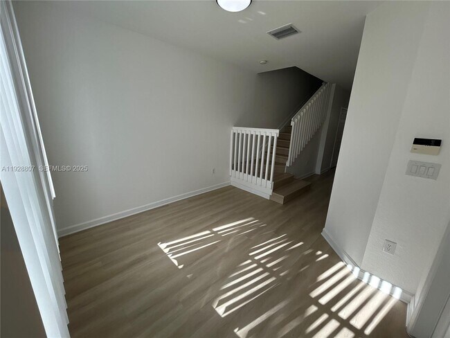 Building Photo - 230 SE 29th Ave