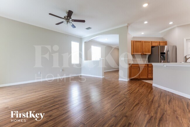 5624 Lexington Dr