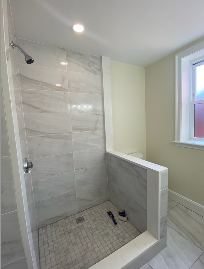 Building Photo - 211 Harvard Ave Unit 5