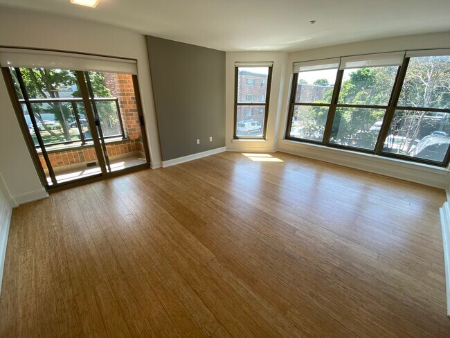 Building Photo - 74 Ashford St Unit 201