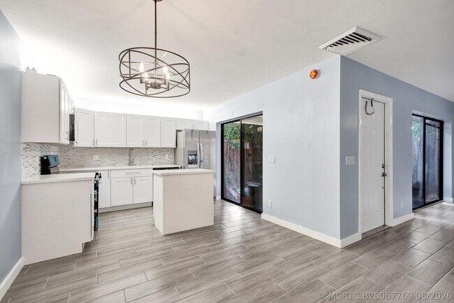 Photo - 736 NW 98th Cir