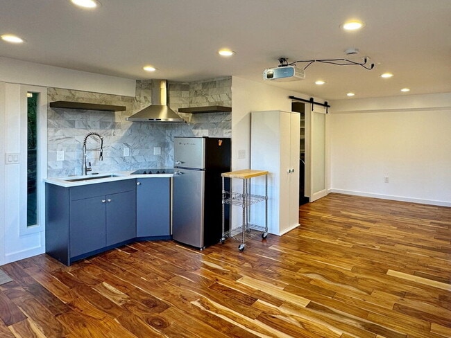 Building Photo - 2591 Magnolia Blvd W Unit #3631