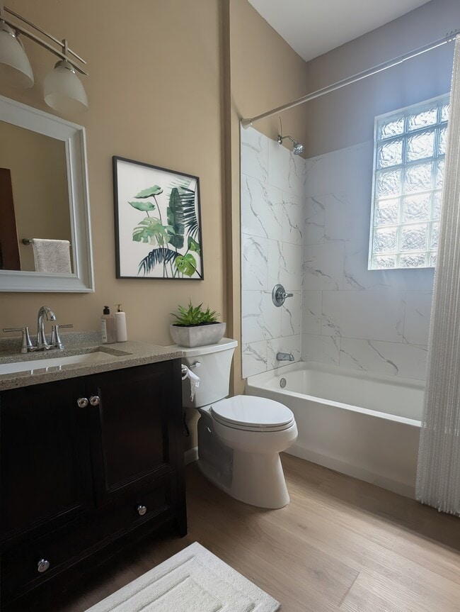 Main floor bathroom - 2912 Felix St