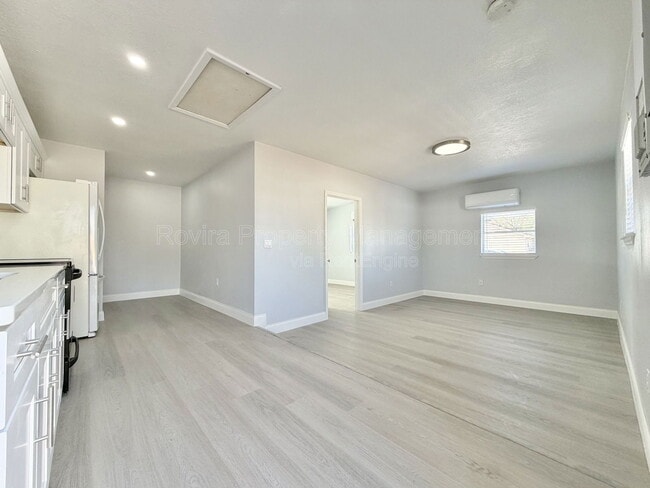 Photo - 813 Suwannee Dr Unidad 2