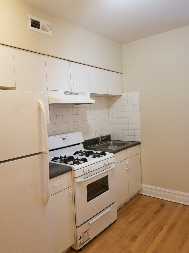 Photo - 4520 W Wellington Ave Unit 2