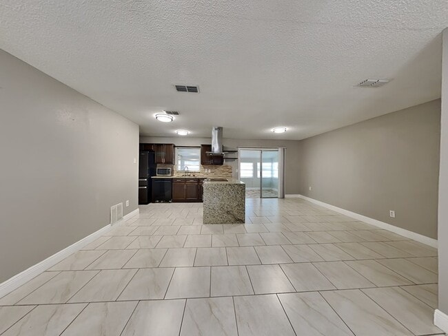 Photo - 241 W Citrus St