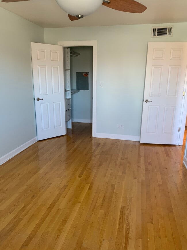 Master bedroom (view of walk-in closet) - 601 Quincy Bridge Ln Unit 302