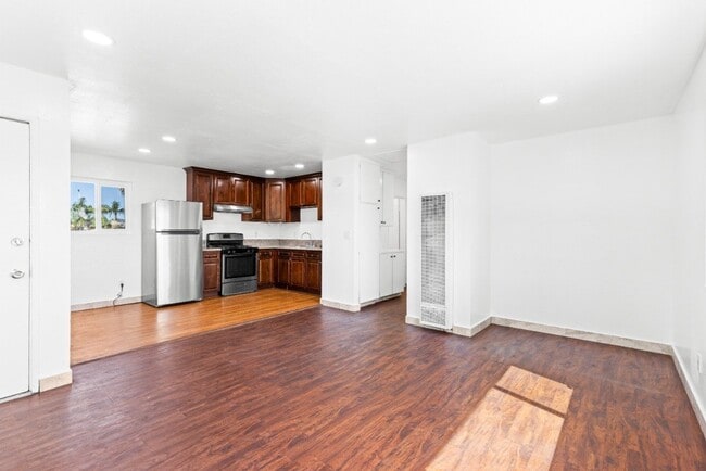 1031 Leslie Rd