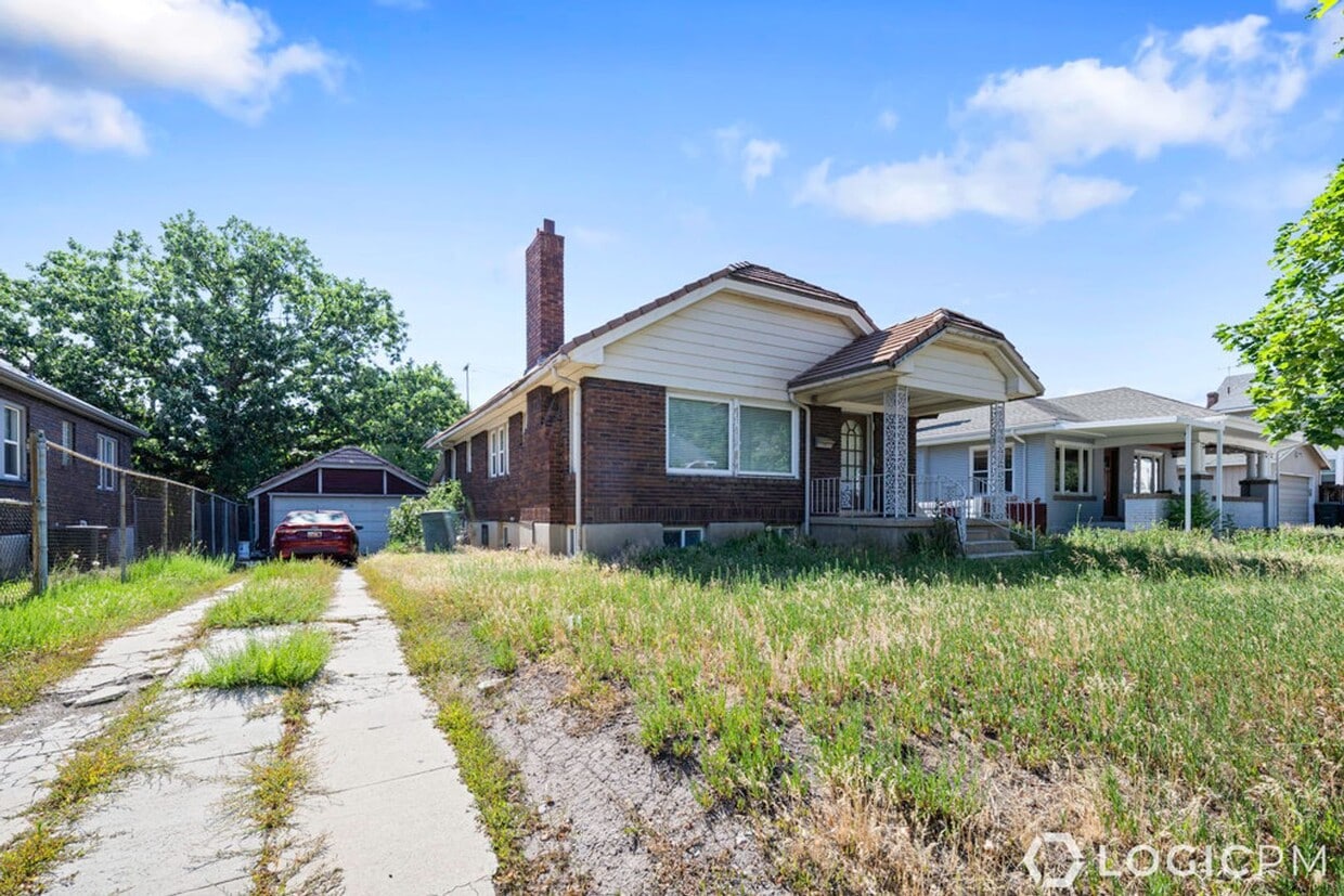 Photo - 524 Douglas Street