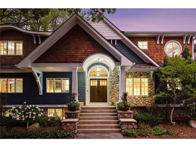 Photo - 3135 Shoreline Dr