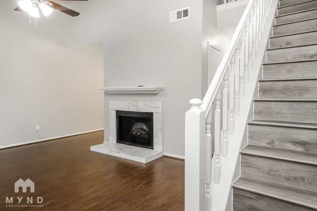 Photo - 2435 Country Pl Dr