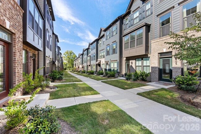 Photo - 440 Spearfield Ln