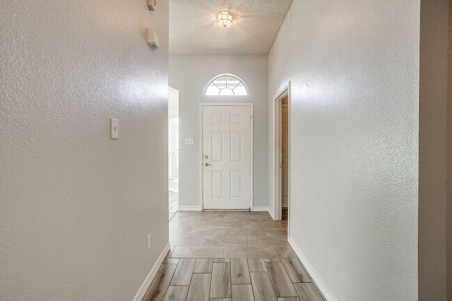 Photo - Welcome Home- Stylish 3 Bedroom, 2 Bath Ho...