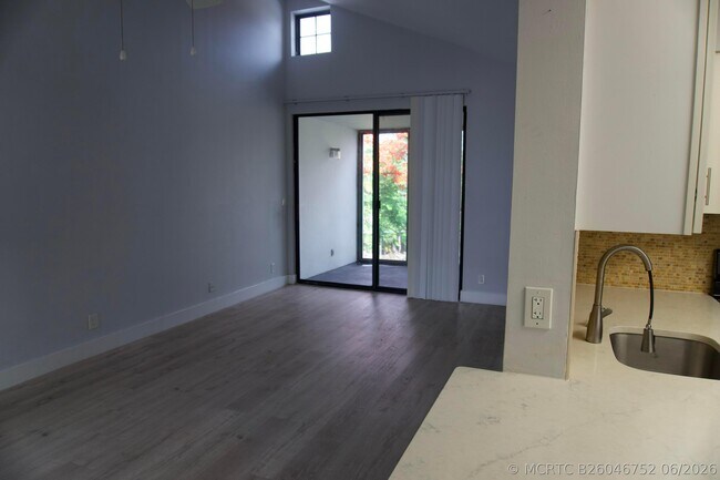 Photo - 213 Lake Pointe Dr Unit 211
