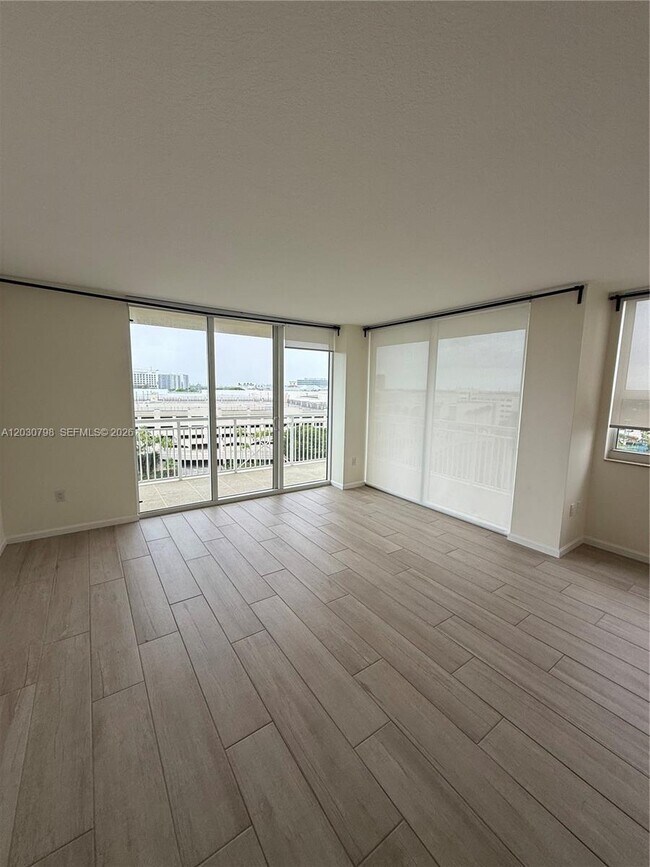 Photo - 19501 W Country Club Dr Unidad 809