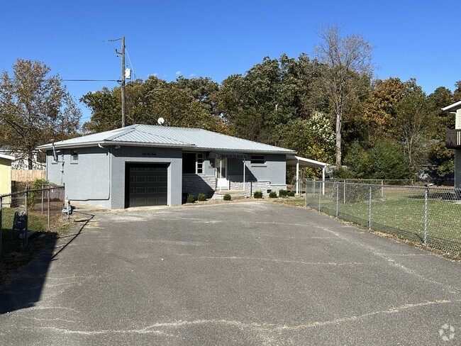 Building Photo - 6120 Pinedale Dr Rental