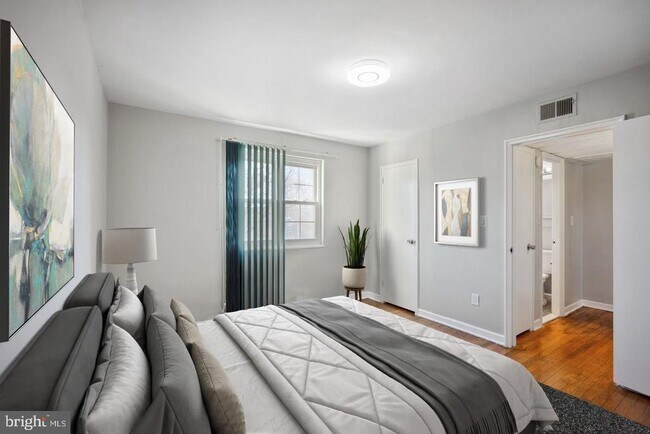 Photo - 6243 Wilson Blvd Unidad 301
