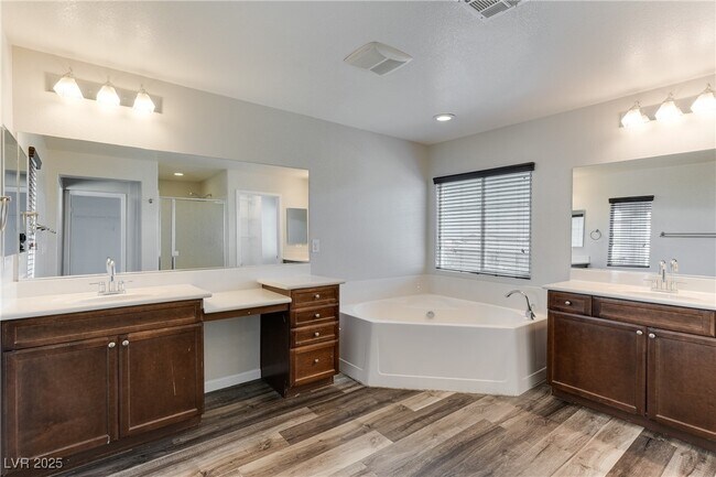 Photo - 6632 Ditmars St