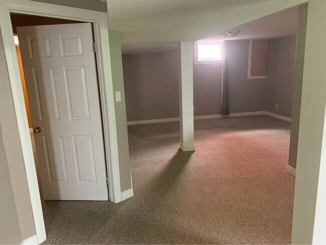 Photo - 215 Trader Crescent