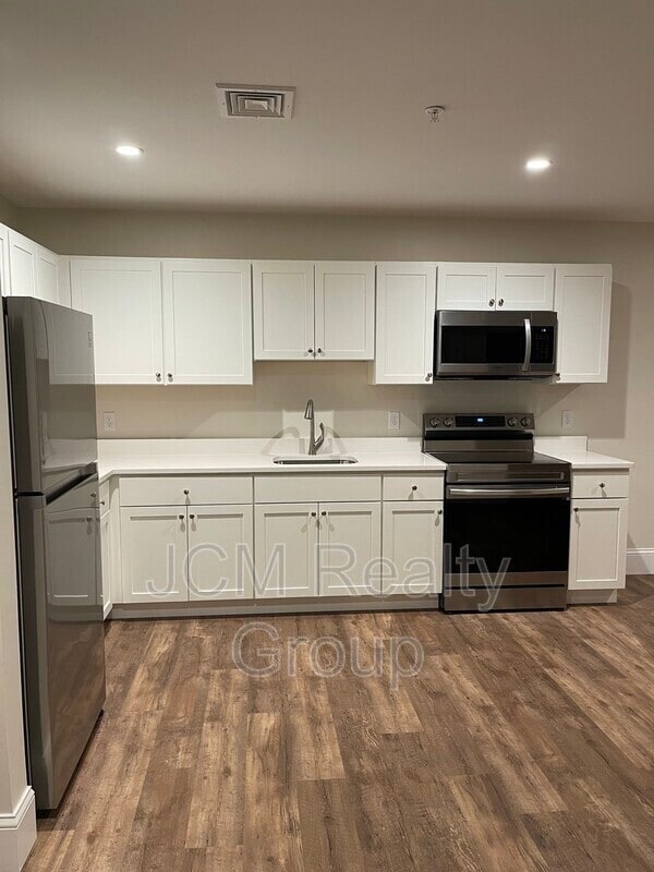 Building Photo - 21 Paul Francis Way Unit 22 / 2nd Floor Rental