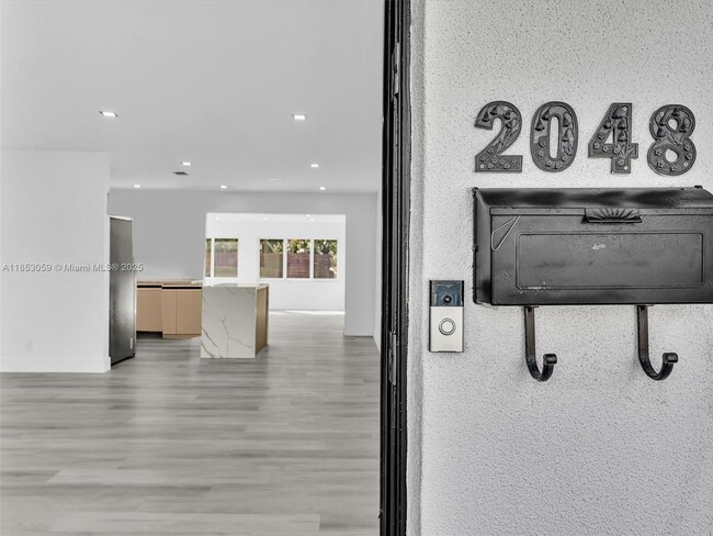 Building Photo - 2048 SW 37th Ave Rental