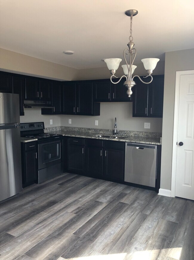 Photo - 175 Creekwood Ave