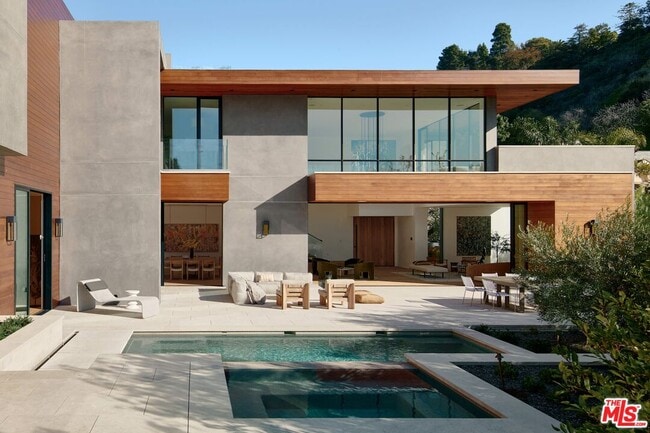 Building Photo - 10901 Chalon Rd