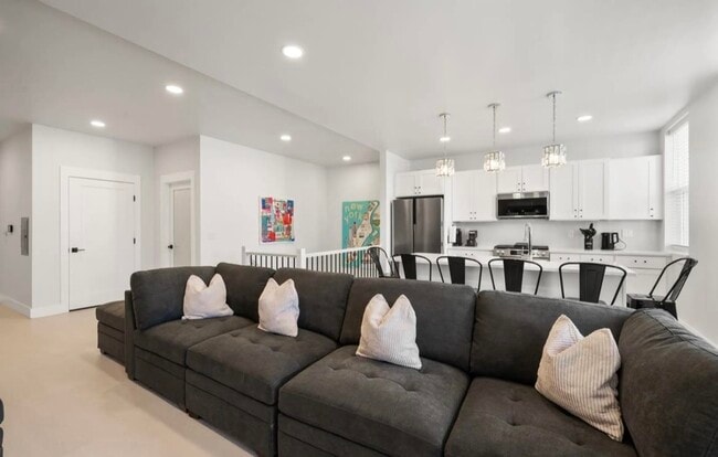 Building Photo - 161 Broadway Unit 2R Rental