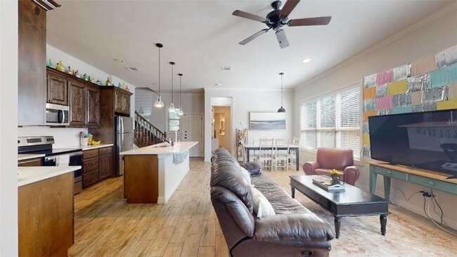 Photo - 105 Luther St