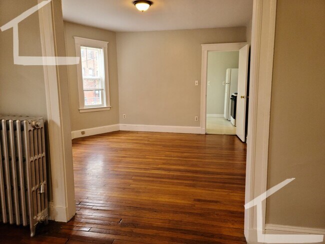8 Woodside Ave