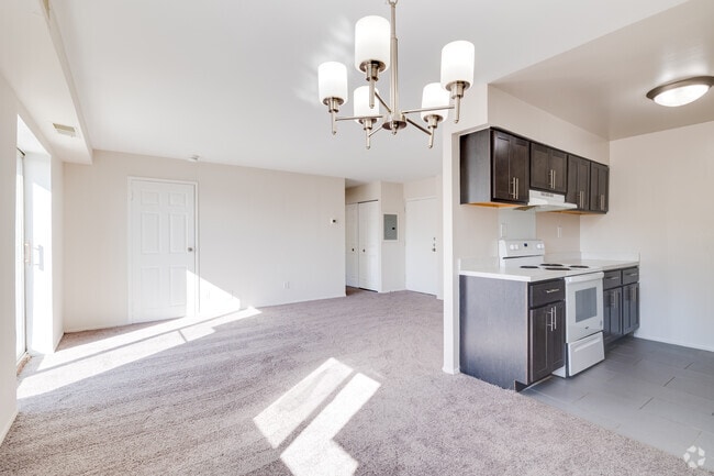 1BR, 1BA - 730SF - Kitching/Dining Room