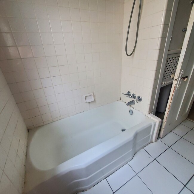 Photo - 6330 Annunciation St