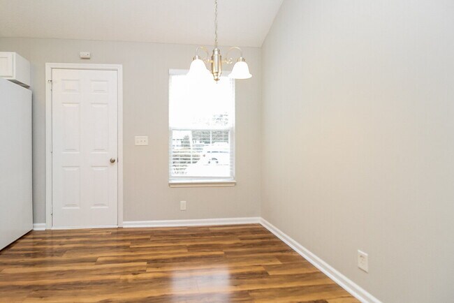 Photo - 1339 Macduff Dr