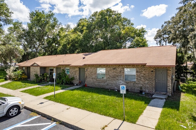 1175-1185 Bentley Rd Leesburg, FL 34748-7123 - Bentley Villas